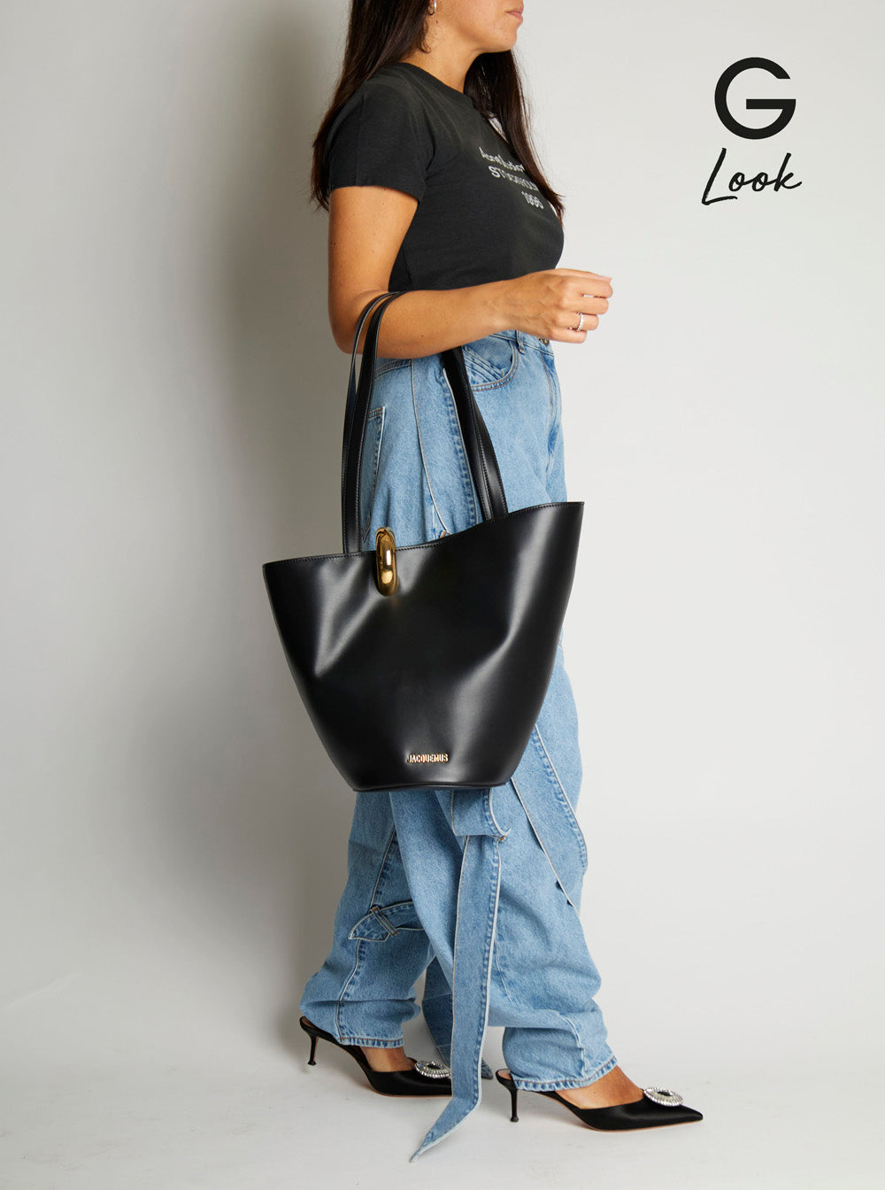 Jacquemus Women 'Le Bambola Moyen' Black Shoulder Bag With Front Metal Ring Closure And Embossed Logo Lettering On The Front In Leather Woman