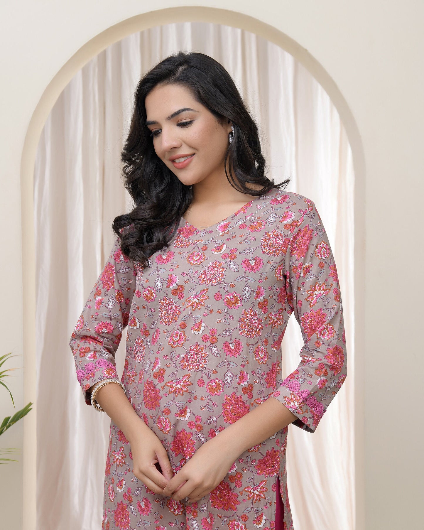 Vaasva Women Charcoal Cotton Printed Straight Kurti