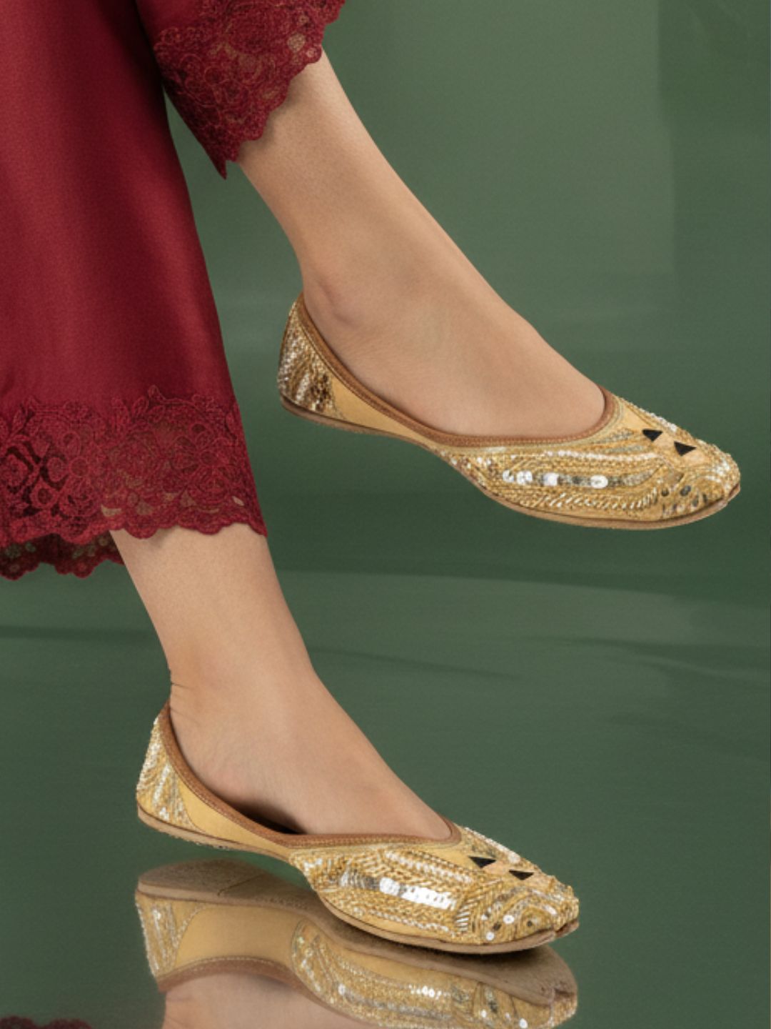 Desi Colour Women Indian Ethnic Footwear-Golden Mirror Emb