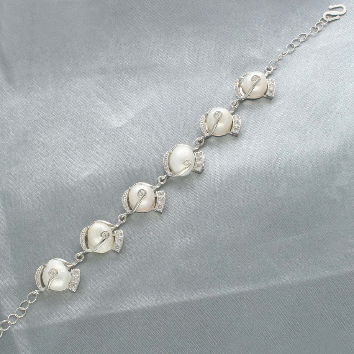 J Pearls Elegant Pearl Bracelet