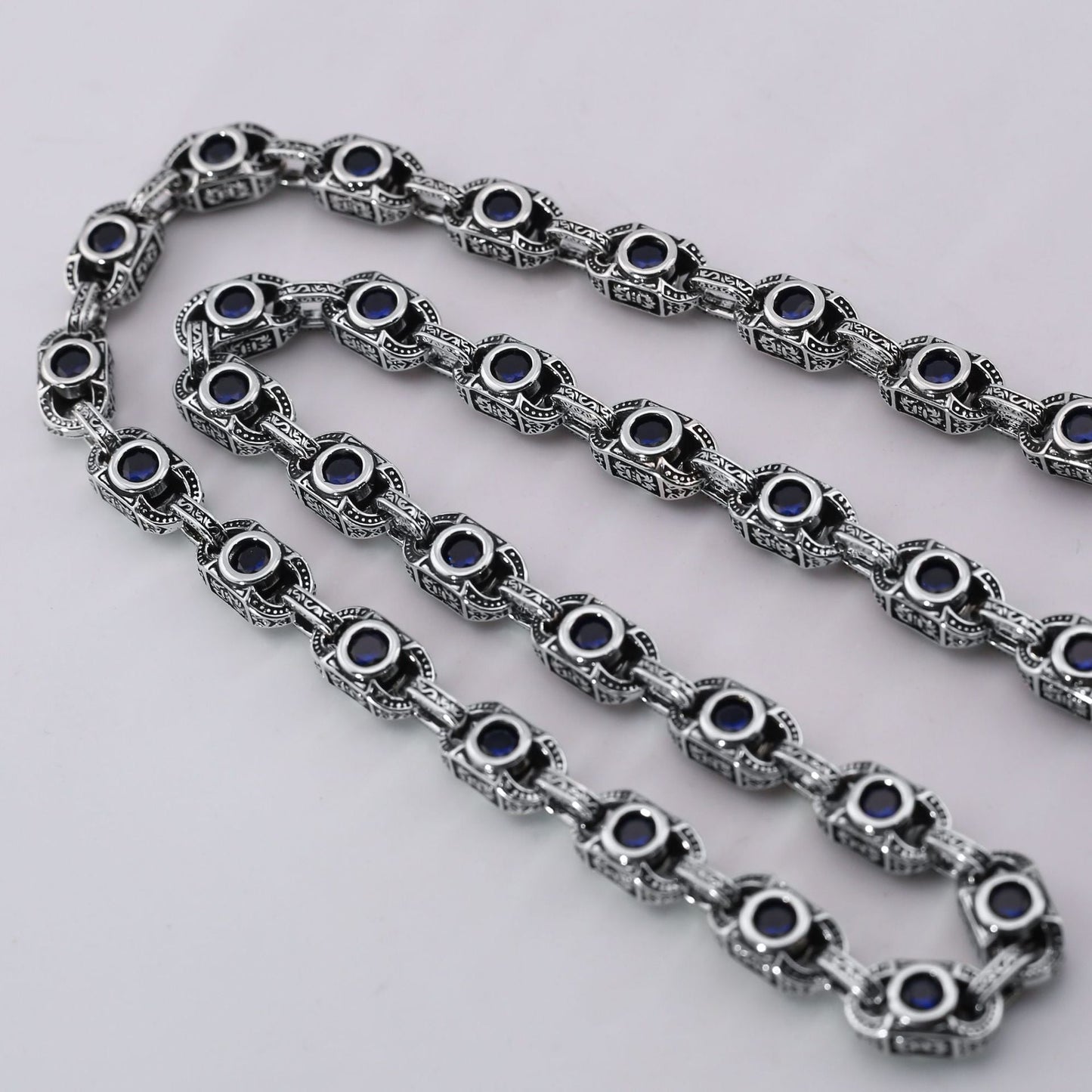 Aragogaceous pattern sapphire necklace for couples
