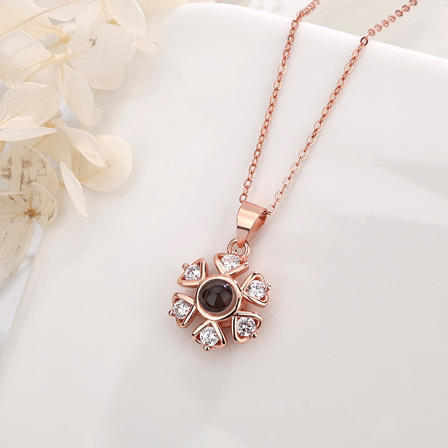 Snow projection necklace with customizable photos Projection Necklace