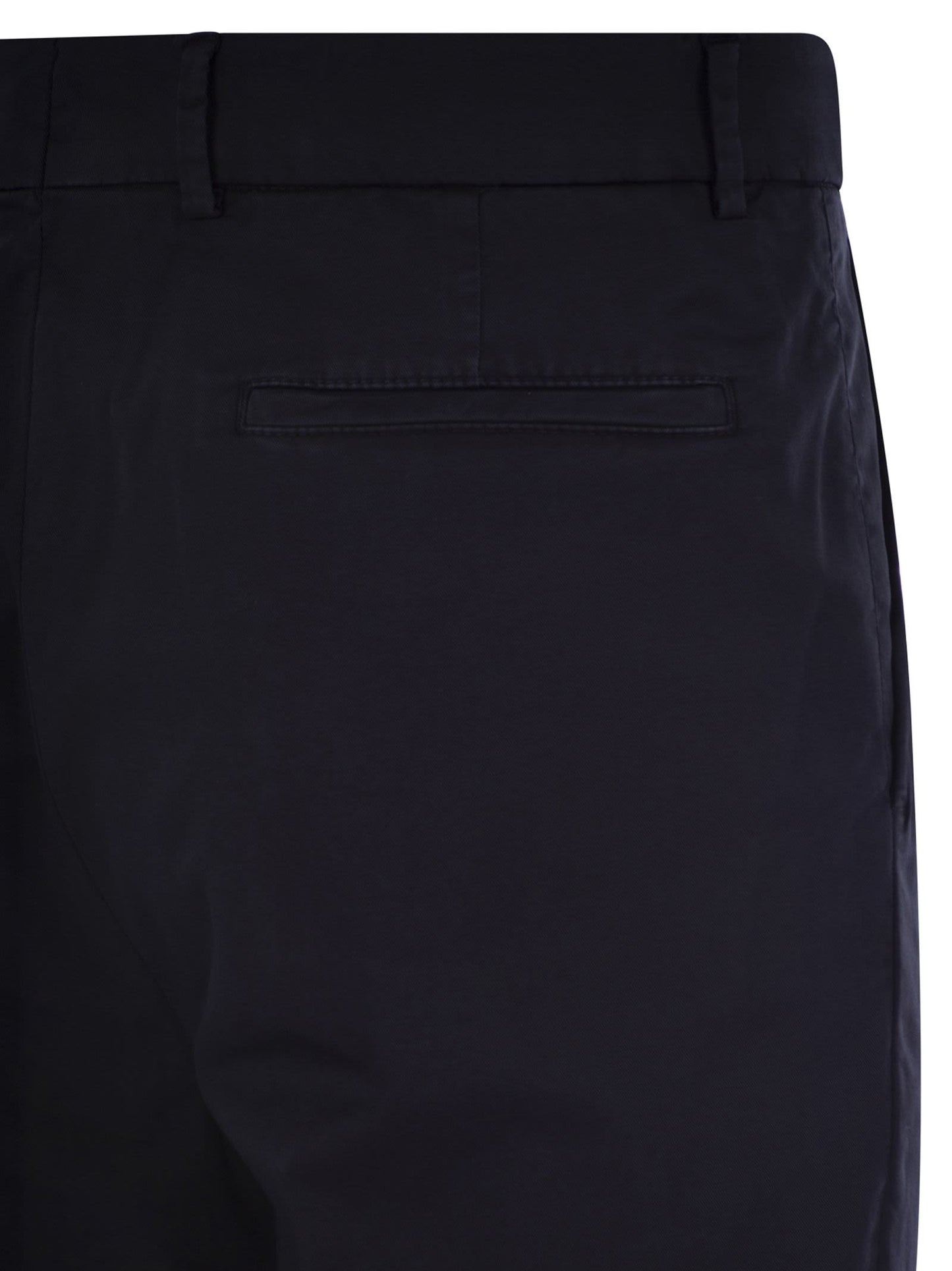 Brunello Cucinelli Men Garment-Dyed Leisure Fit Trousers In American Pima Comfort Cotton With Pleats