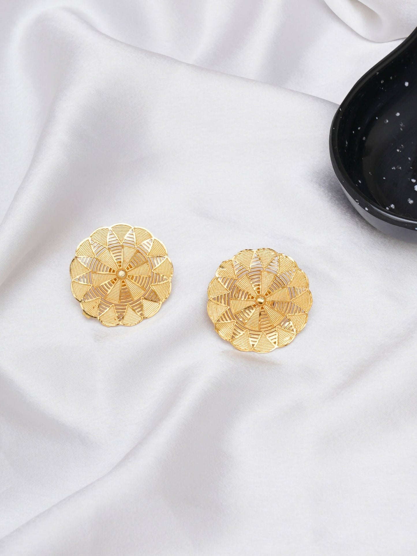 Golden Earrings (Gold) - Ruby Raang