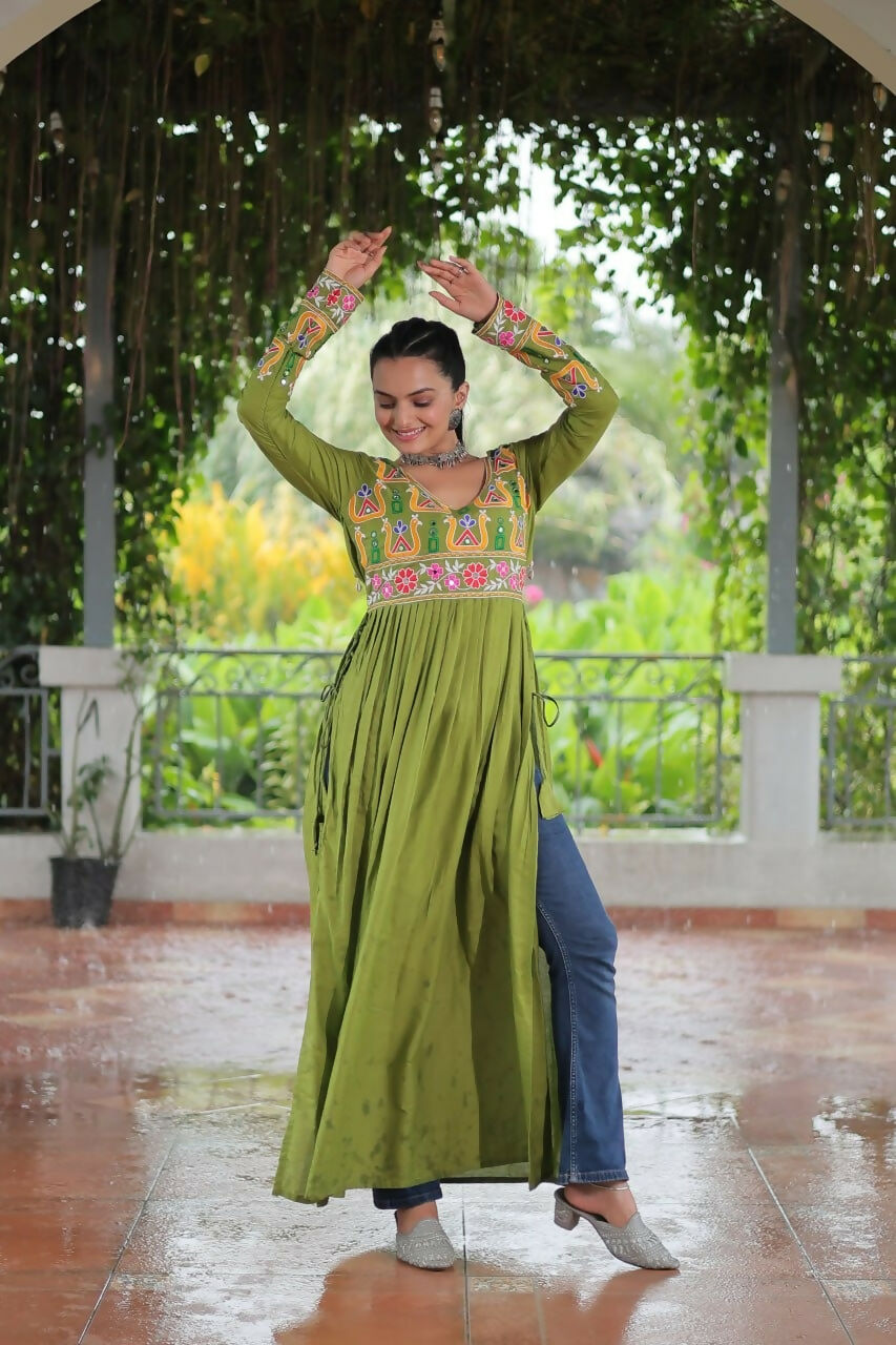 Vastranavya Green Pink Navratri Special Rayon Kutchi Gamthi Work Kurti