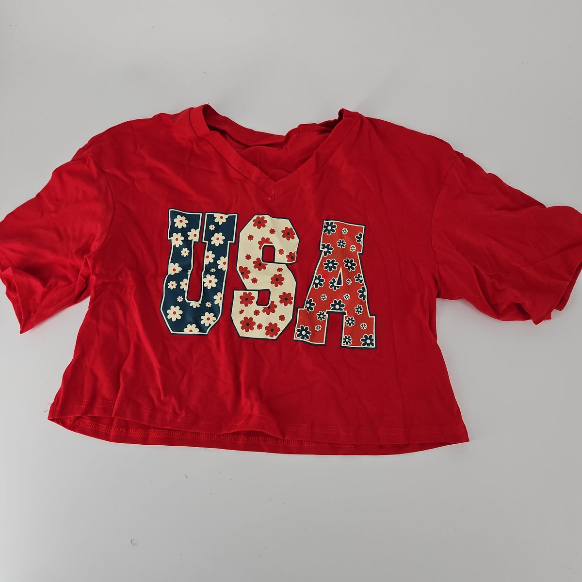 [Like New] USA Floral Graphic Red V-Neck T-Shirt