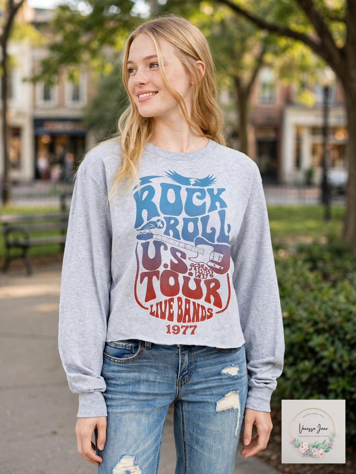 Love Tribe Juniors 1977 Rock N Roll Graphic T Shirt, Size Medium