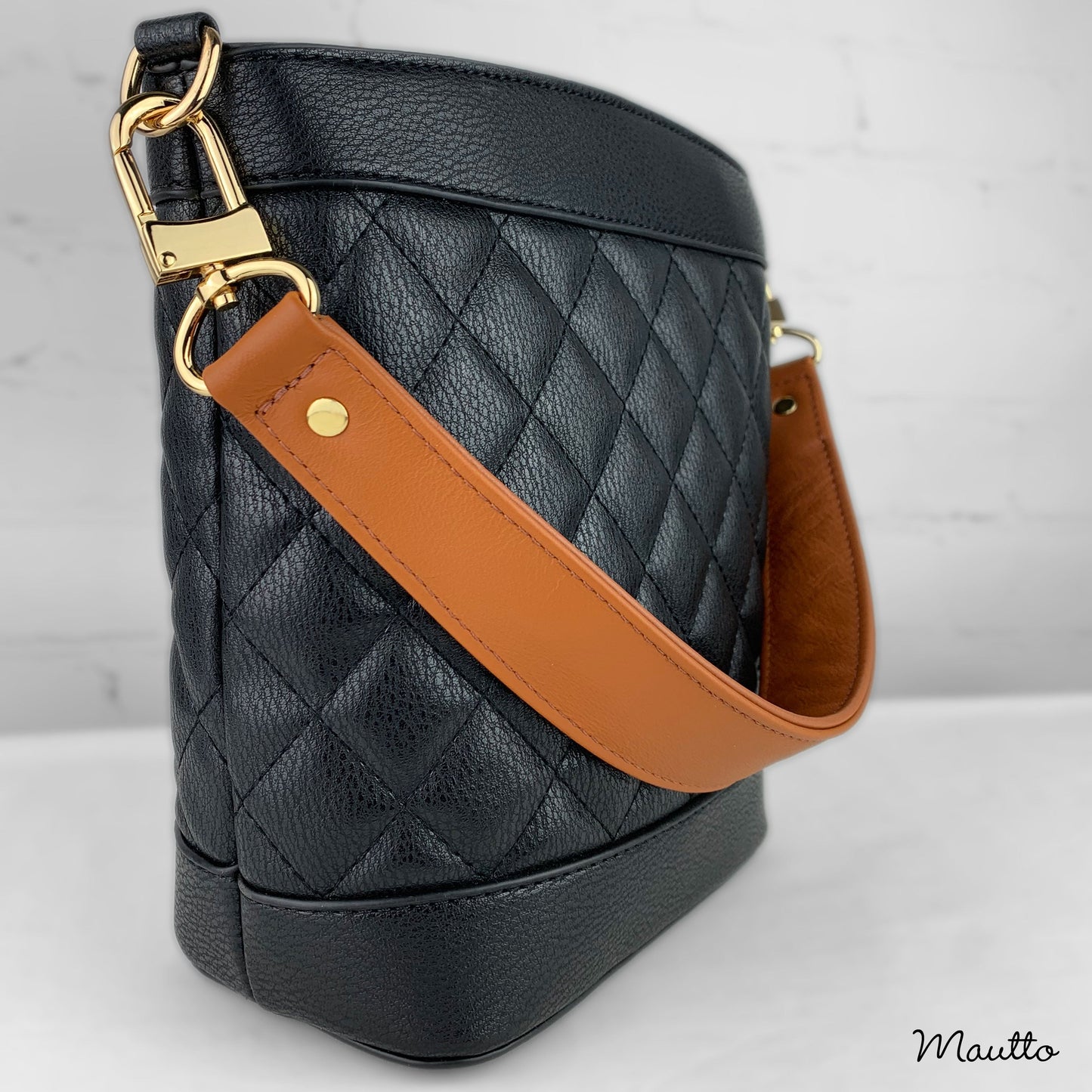 Tapered Width Leather Strap, Handle or Short Shoulder - 18 inch Length, 1.5 inch (38mm) Middle to 1 inch (25mm) Ends - Choose Gold-tone Connector Style