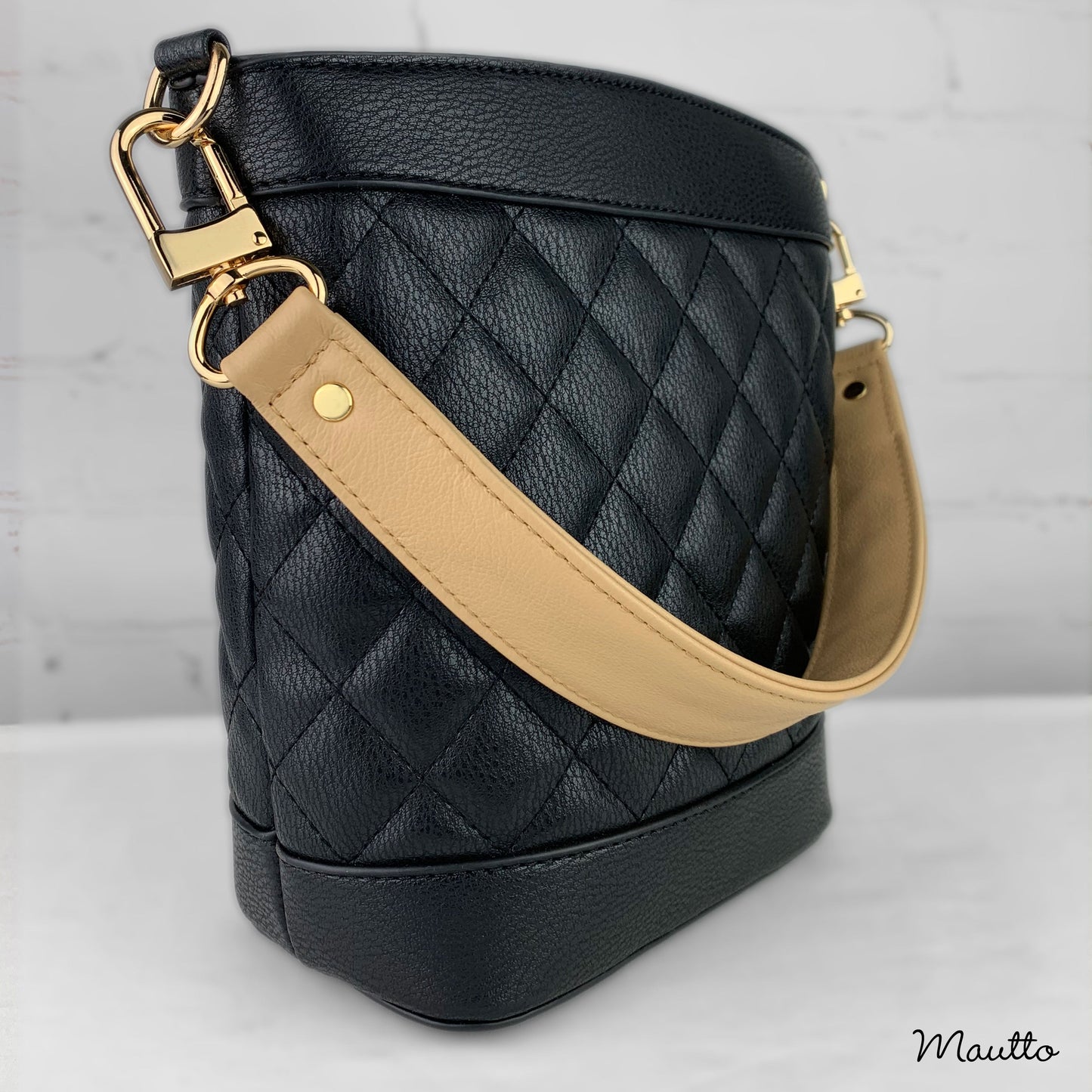 Tapered Width Leather Strap, Handle or Short Shoulder - 18 inch Length, 1.5 inch (38mm) Middle to 1 inch (25mm) Ends - Choose Gold-tone Connector Style