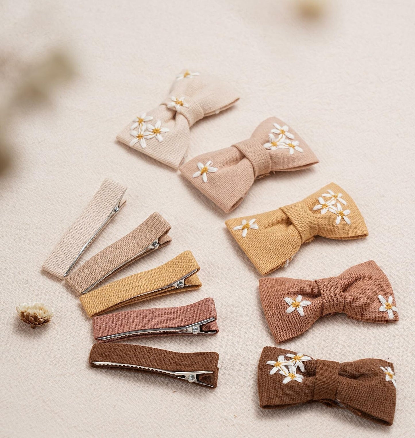 FANCY CLOUDS Baby Hair Clips 10 pcs Handmade Daisy Bows Barrettes Accessories