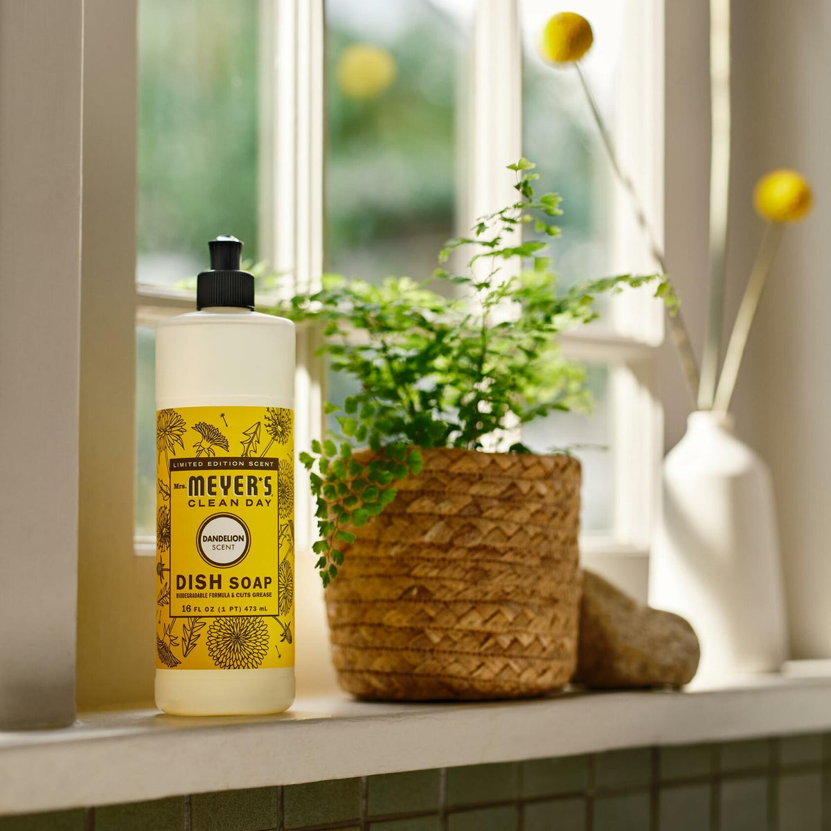 Mrs. MEYER'S CLEAN DAY Liquid Dish Soap Dandelion Scent 16oz Bottle