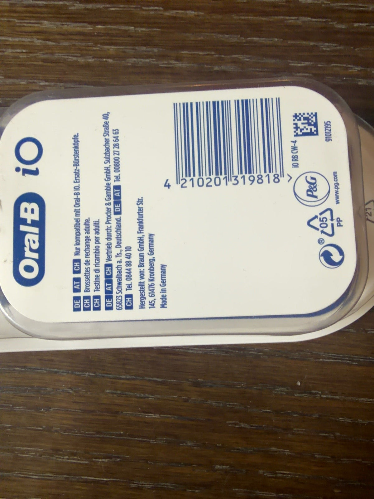 Oral-B iO Ultimate Clean Replacement Brush Heads, White, 4 Count