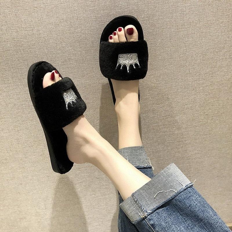 Warm Fluffy Slippers Women Faux Fur Slipper Indoor Floor Slides Flat Soft Furry House Warm Comfortable Fuzzy Furry Bedroom Slippers Indoor Cozy Memory Foam Anti-Slip Flip Flops
